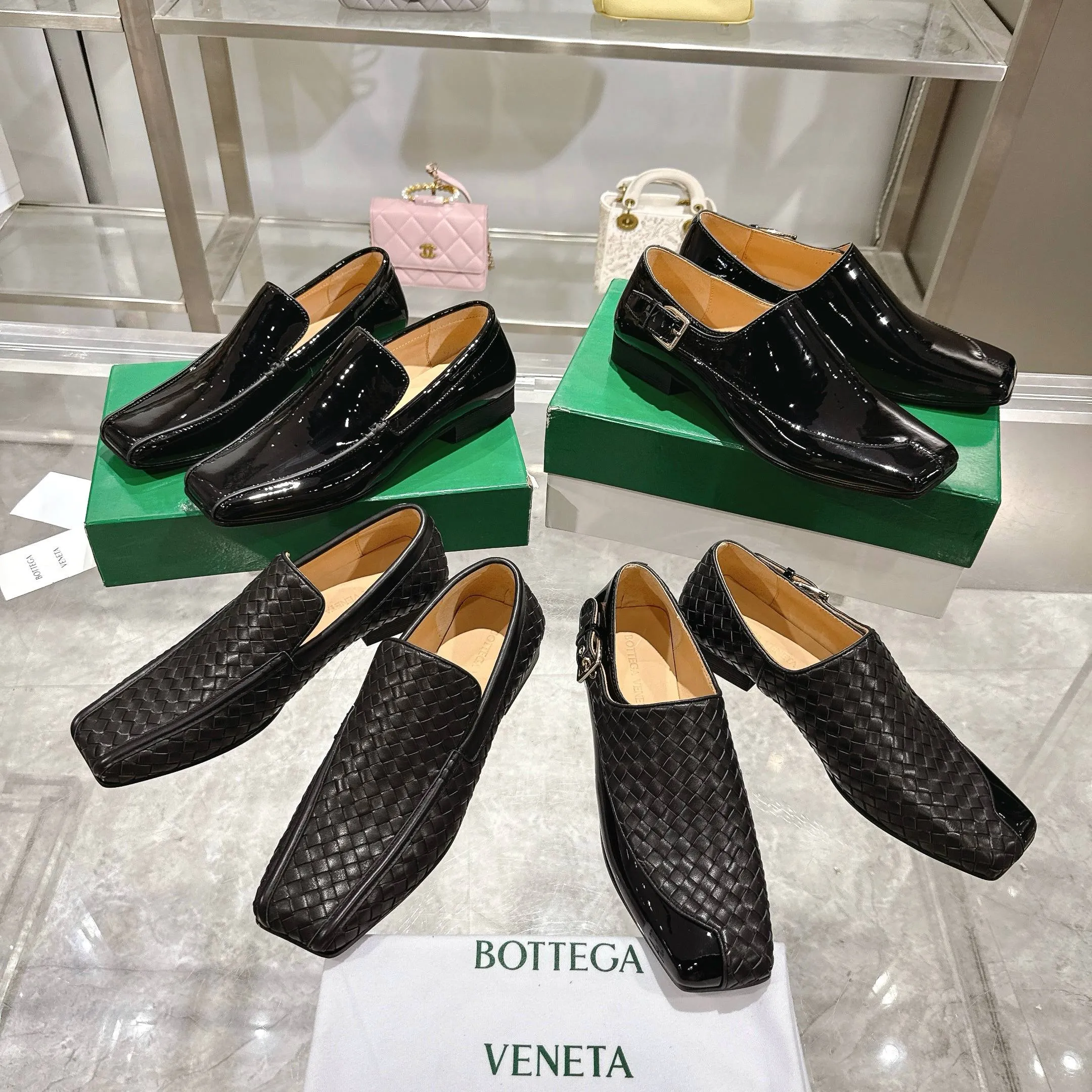 [BV] Top P: 860💰 Couple model, Size: Women 35-39, Men 39--44 (Female 40.41. Men 38. 45, non-refundable) Bottega Veneta 2025 Autumn Counter Synchronous Couple Model Bottega Veneta square-toe low-heeled shoes woven from mixed-breed sheep! Patent leather matching! Low-key luxury and solid color! Leather outsole! [Rose][Rose]! Purely hand-woven and operated, the original board is reproduced one-to-one! quality assurance!